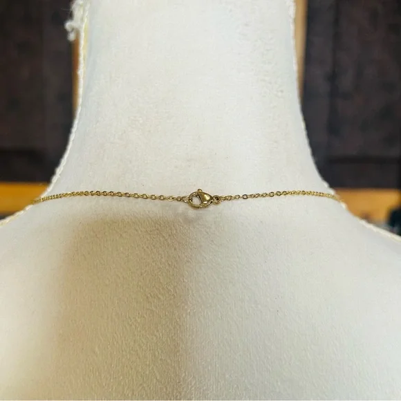 Vintage faceted peridot glass stone pendant on chain necklace - Picture 5 of 6